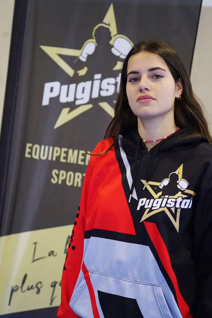 Sweat capuche poches rouge-blanc-noir Pugistar